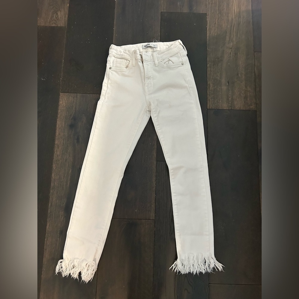 Cutest just black white jeans!